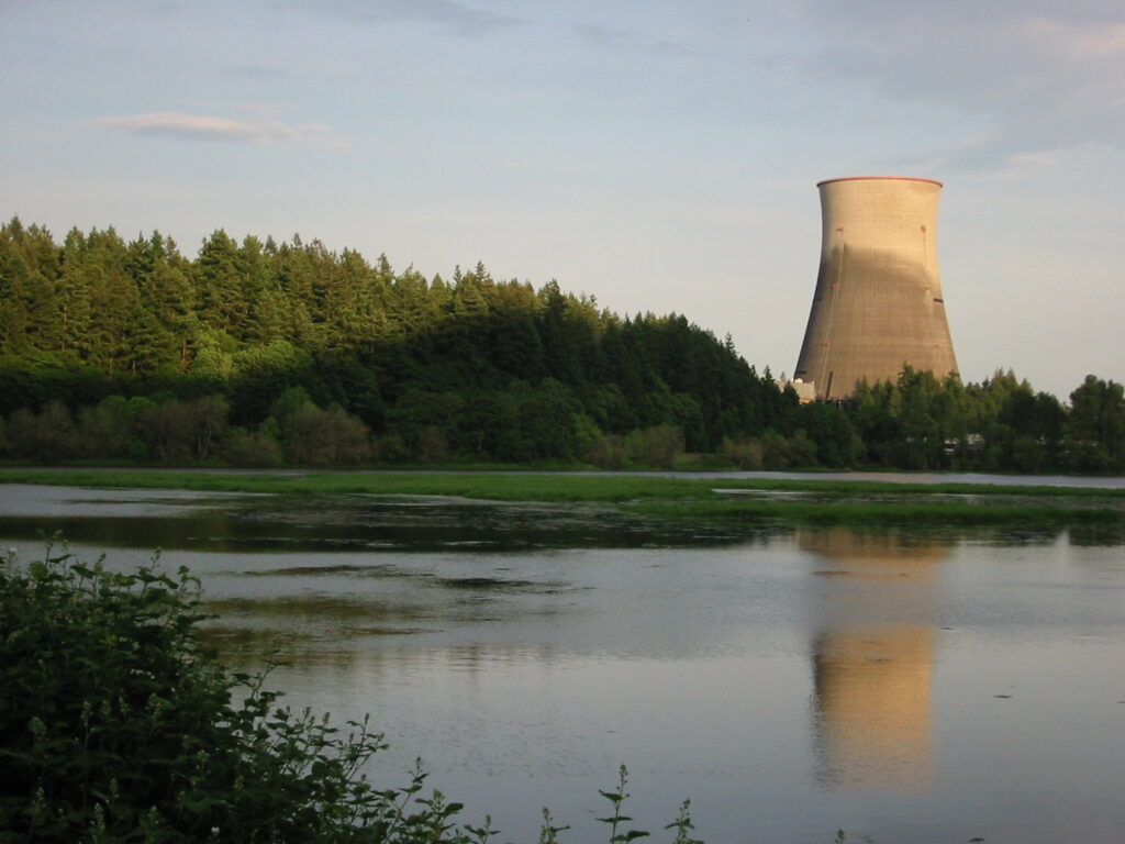 The Trojan Nuclear Power Plant in northwestern Oregon, left, seen shortly before its demolition in May 2006