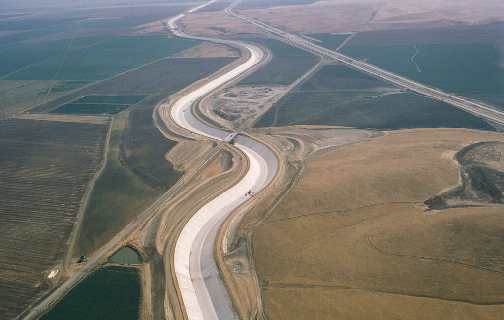 Deliverance The California Aqueduct. under construction in Stanislaus County in 1966, brought water south to the parched reaches of the Central Valley and Southern California. California Department of Water Resources